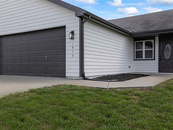 2nd image of 1910 Joles Dr