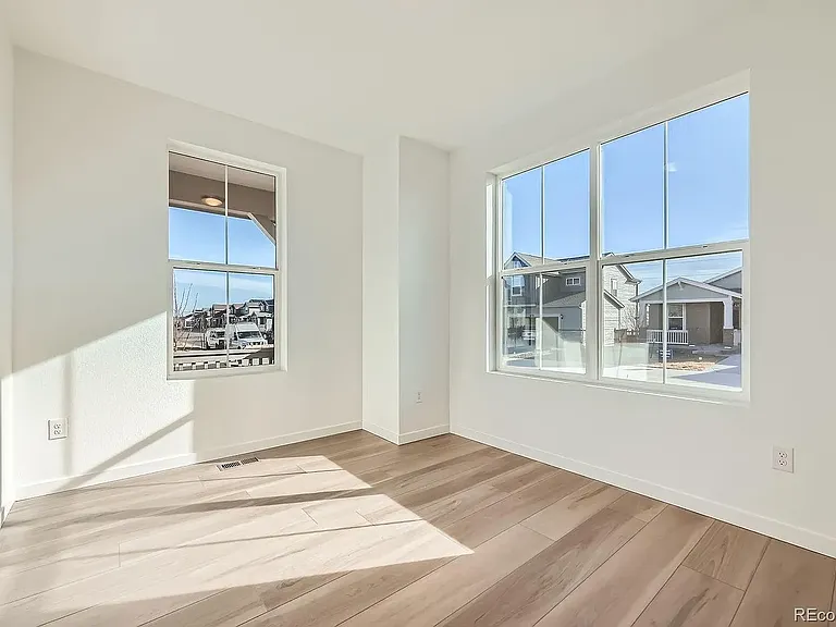 4858 Astor Pl — Photo 11