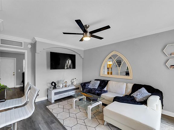 5th image of 744 NE 14th Avenue #3