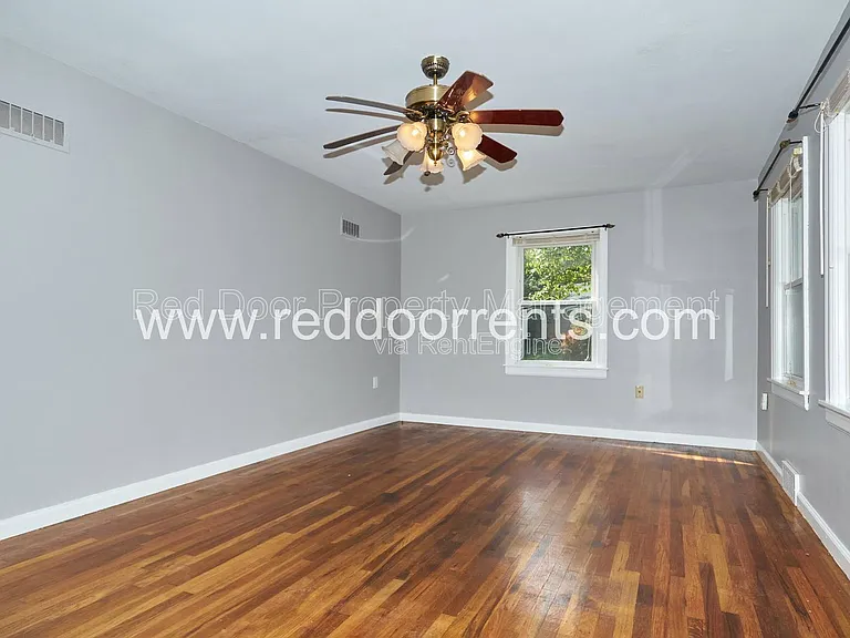 385 W Hawthorne St — Photo 11