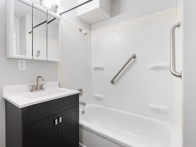 Breckenridge Davenport Apartments — Photo 96