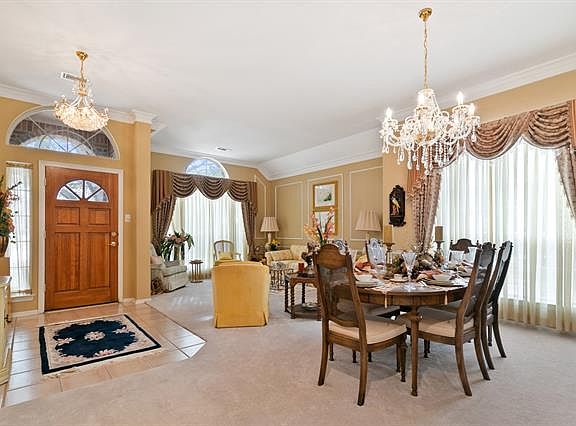3rd image of 6012 Pin Oak Dr
