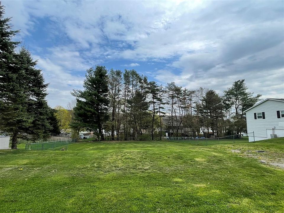 1st image of 451 Leon Dr