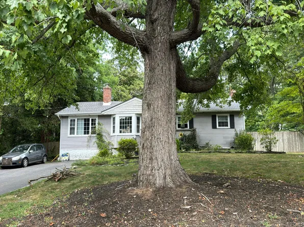 311 Glenwood Ln, Port Jefferson, NY 11777