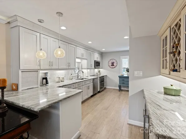 2705 N Center St APT 6, Hickory, NC 28601