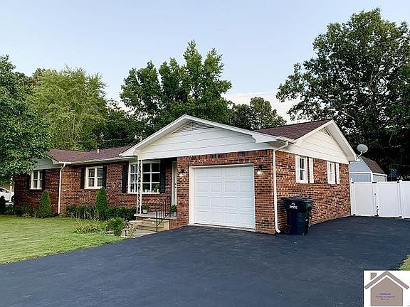 2nd image of 2065 Knob Hill Dr