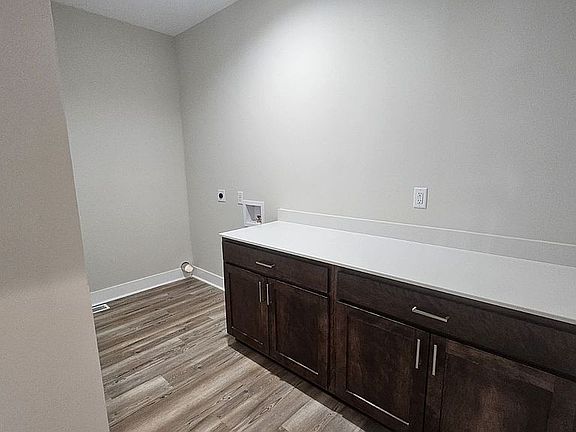 4th image of 511 Myrtle St