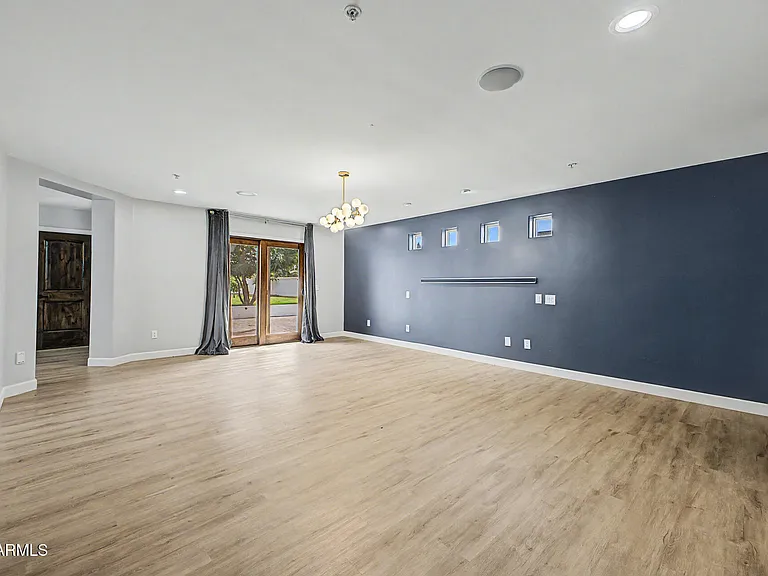 2311 E Colter St — Photo 17