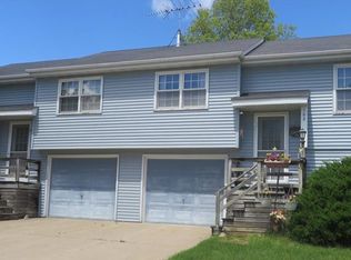 104 Glenwood St, Pella, IA 50219