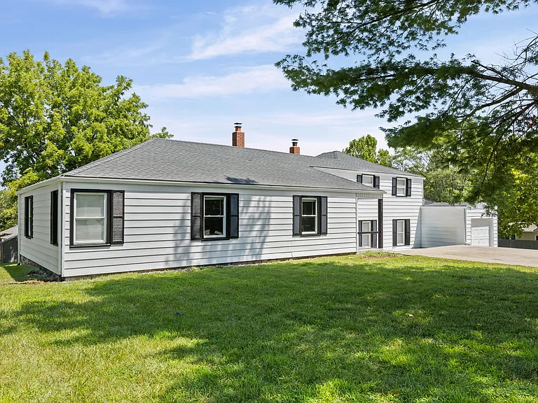 938 Locust Ave — Photo 32