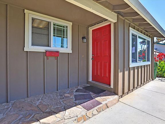4th image of 1610 Honeysuckle Dr