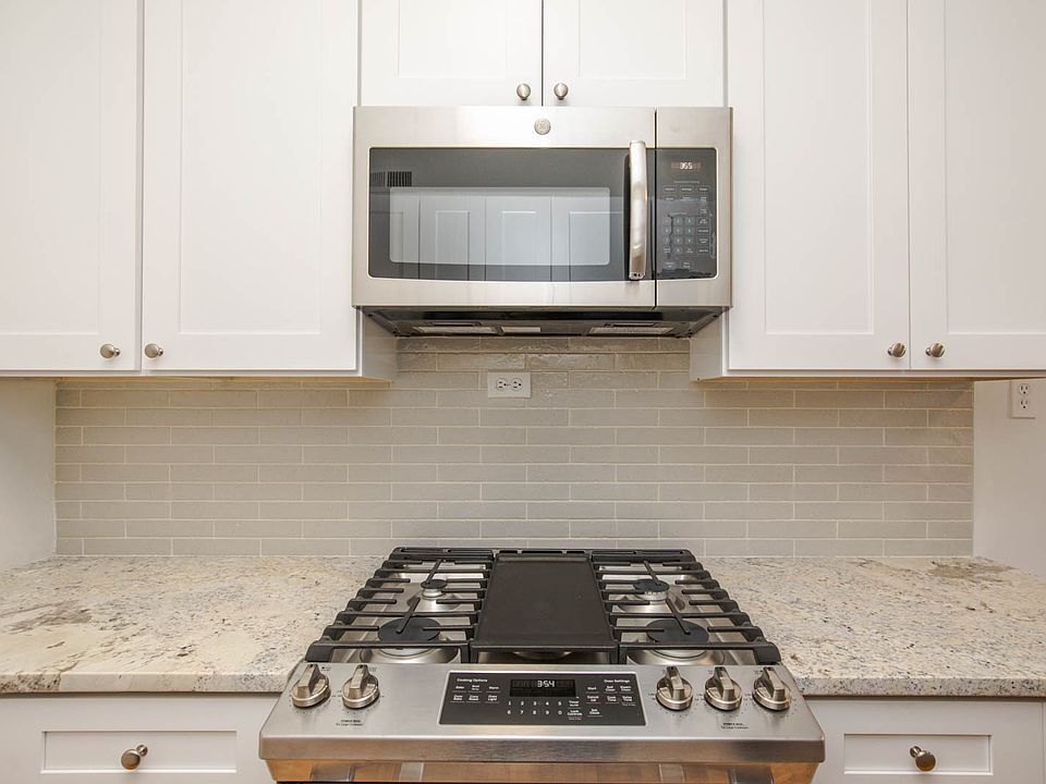 1st image of 5626 N Clark St APT 3S