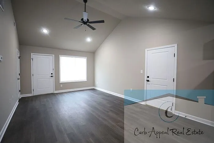 2 bed, 1.0 bath, 1000 sqft, $1,200 — Photo 3