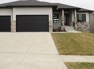 7633 Himalayas Dr, Lincoln, NE 68516