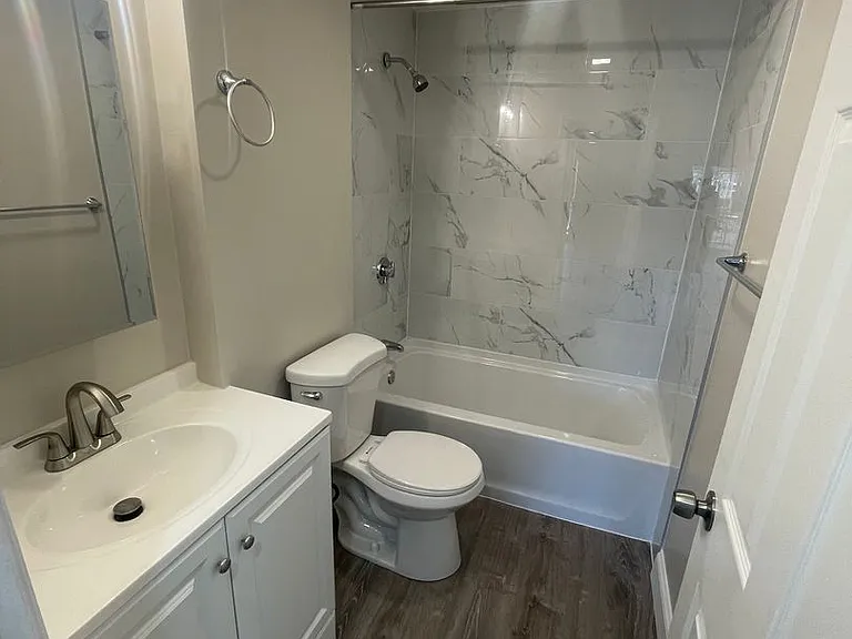 Pondsview Apartments — Photo 144