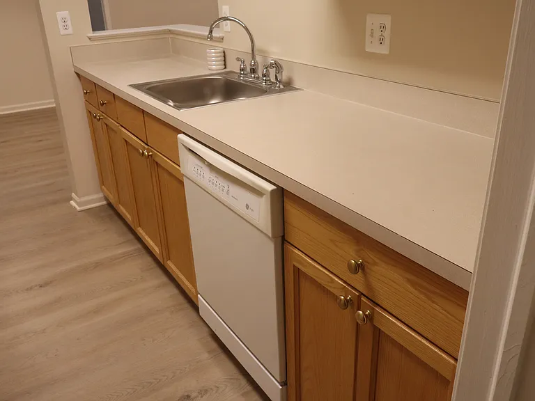 4580 Berkshire Dr — Photo 22