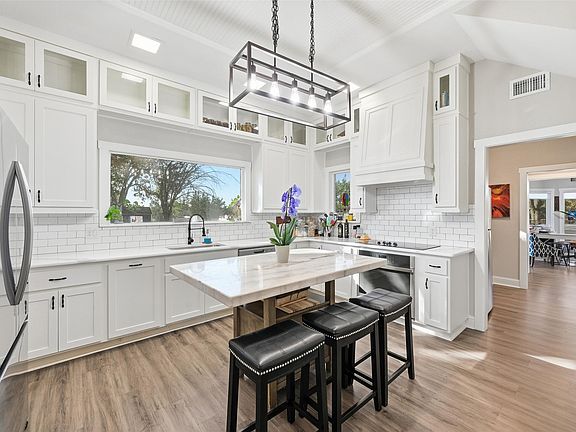 2nd image of 438 Johnson Ln