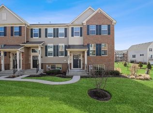 8971 Disbrow St, Huntley, IL 60142