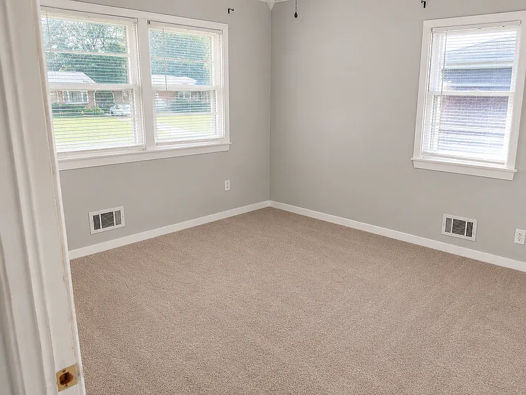 6207 Middlerose Cir — Photo 7