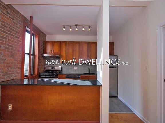 3rd image of 624 11th St APT 10