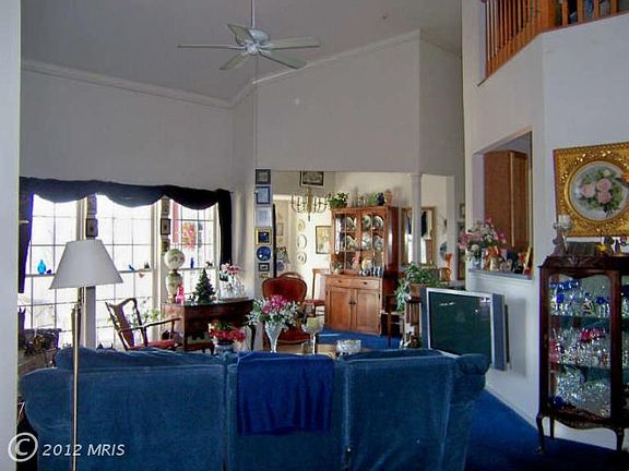 3rd Floor Unit with Loft & Vaulted Ceilings