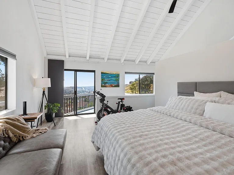 1539 San Miguel Ave — Photo 47
