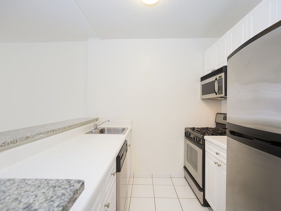 2nd image of 160 W 22nd St APT 901