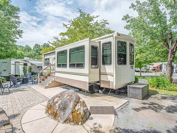 4229 E Pkwy, Gatlinburg, TN 37738 | MLS #253814 | Zillow