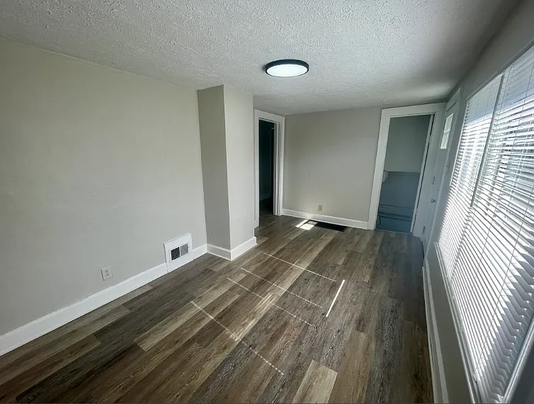 425 Cole Ave — Photo 17