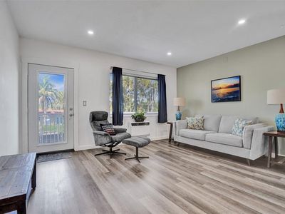 301 E Mcnab Rd #215, Pompano Beach, FL, 33060