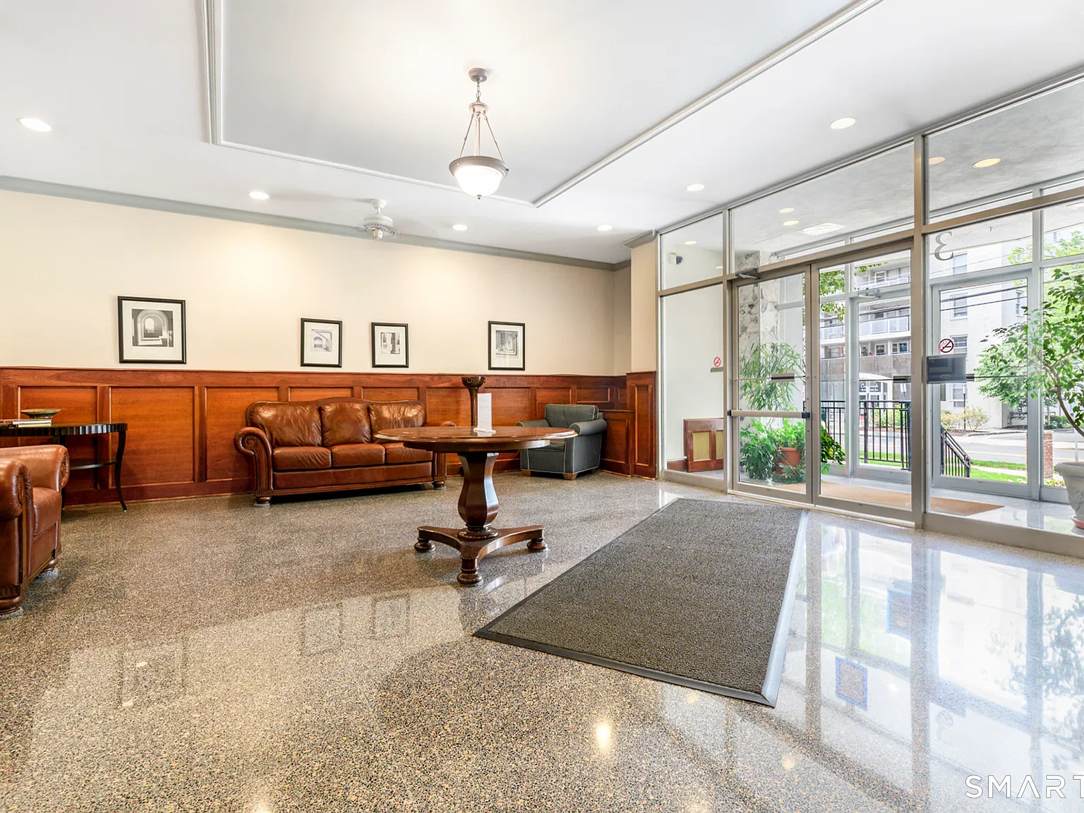 Redstone Manor — Photo 2