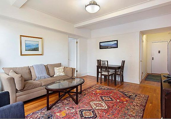 3rd image of 304 W 75th St APT 10B