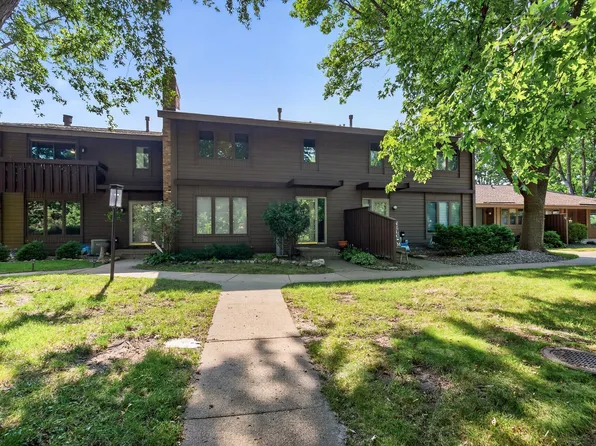 55 Birnamwood Dr, Burnsville, MN 55337