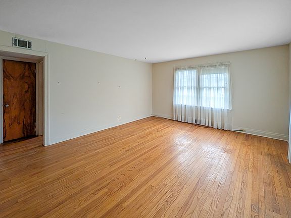 4th image of 9319 N Knight Ave