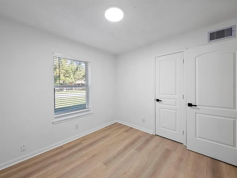 700 Lyle West Ave #A — Photo 5