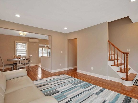 5th image of 2005 New Hyde Park Rd