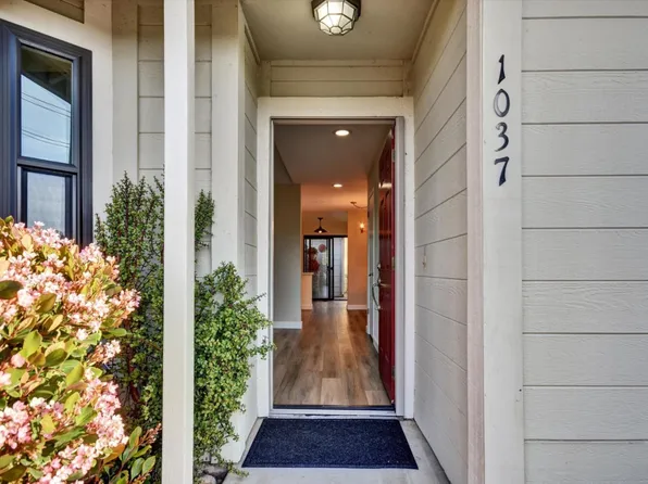 1037 Highlander Dr, Seaside, CA 93955