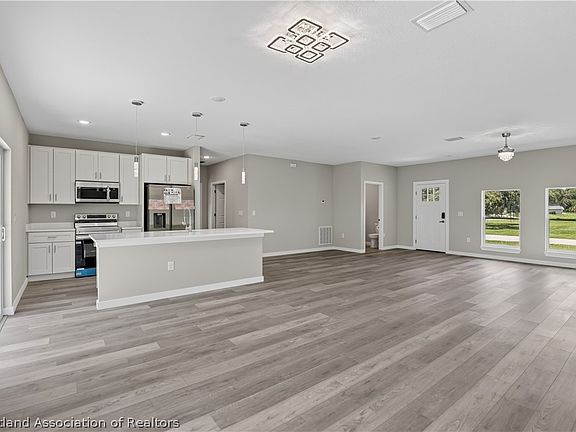5th image of 6108 Aquavista Dr