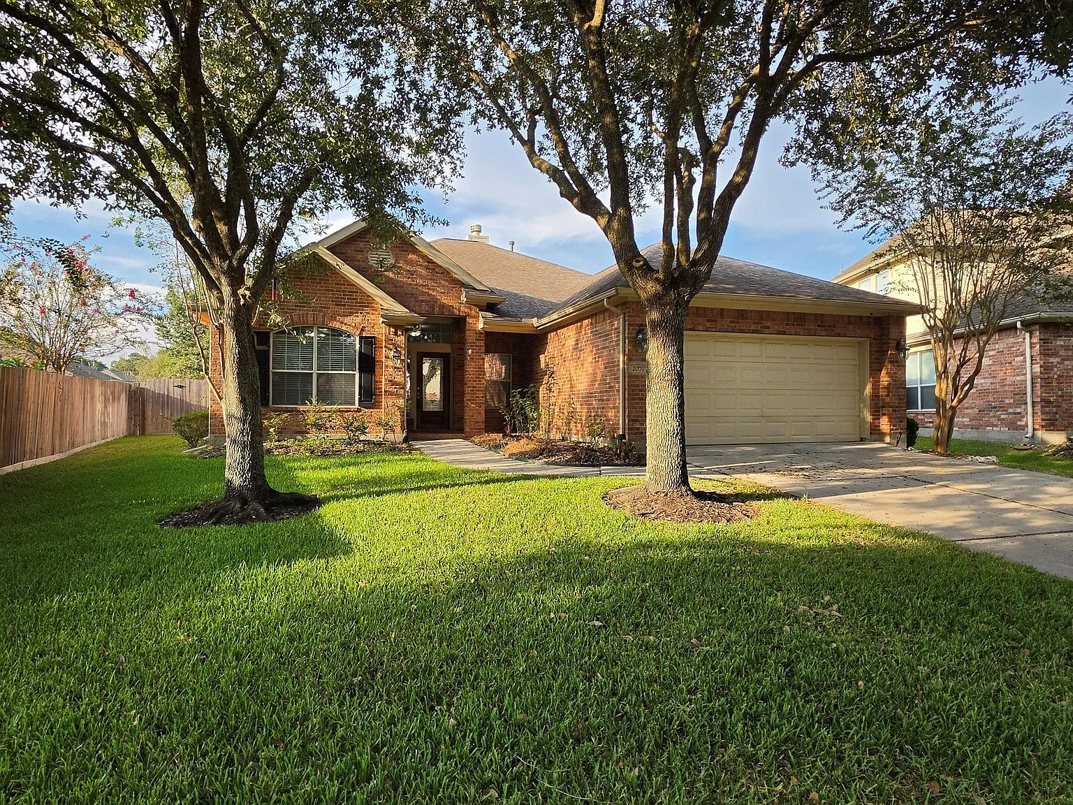 4 bed, 2.0 bath, 2275 sqft, $2,495 — Photo 3