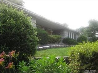 10 Astro Pl, Dix Hills, NY