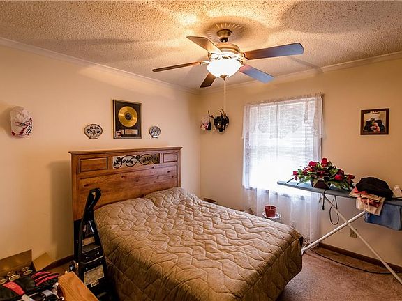 5th image of 131 Merritt Dr
