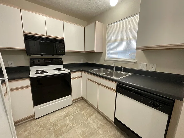 Meridian Park Apartments — Photo 21
