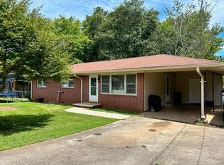 941 Skyline Dr, Toccoa, GA 30577