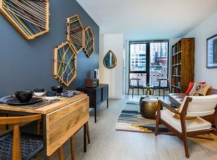 162 W Superior St #403, Chicago, IL 60654