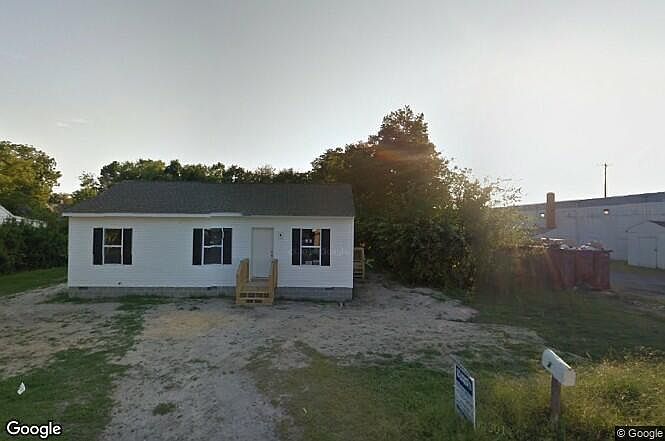 1st image of 202 Holly St