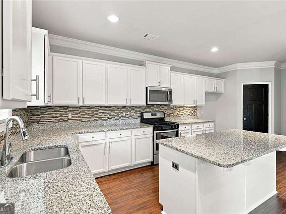 5th image of 268 Oak Rd