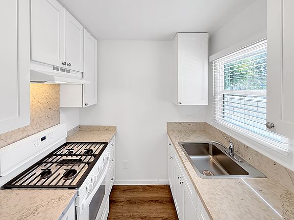 4th image of 4777 Newport Ave