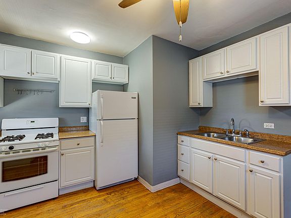 2nd image of 5837 W Peterson Ave