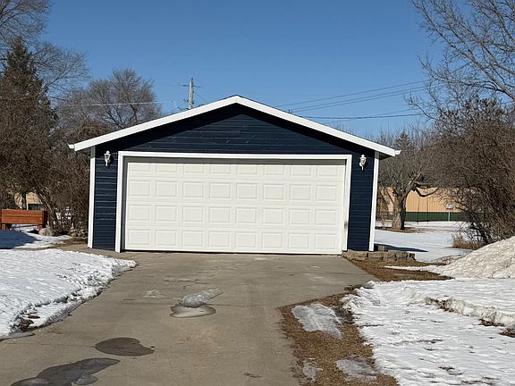 2nd image of 547 3rd Ave NW