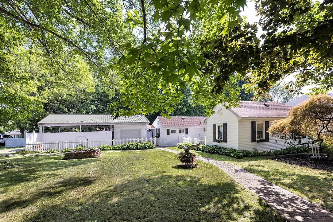 403 Baker Ave photo 1